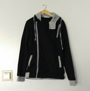 Men’s size XXL pullover hoodie sweatshirt.